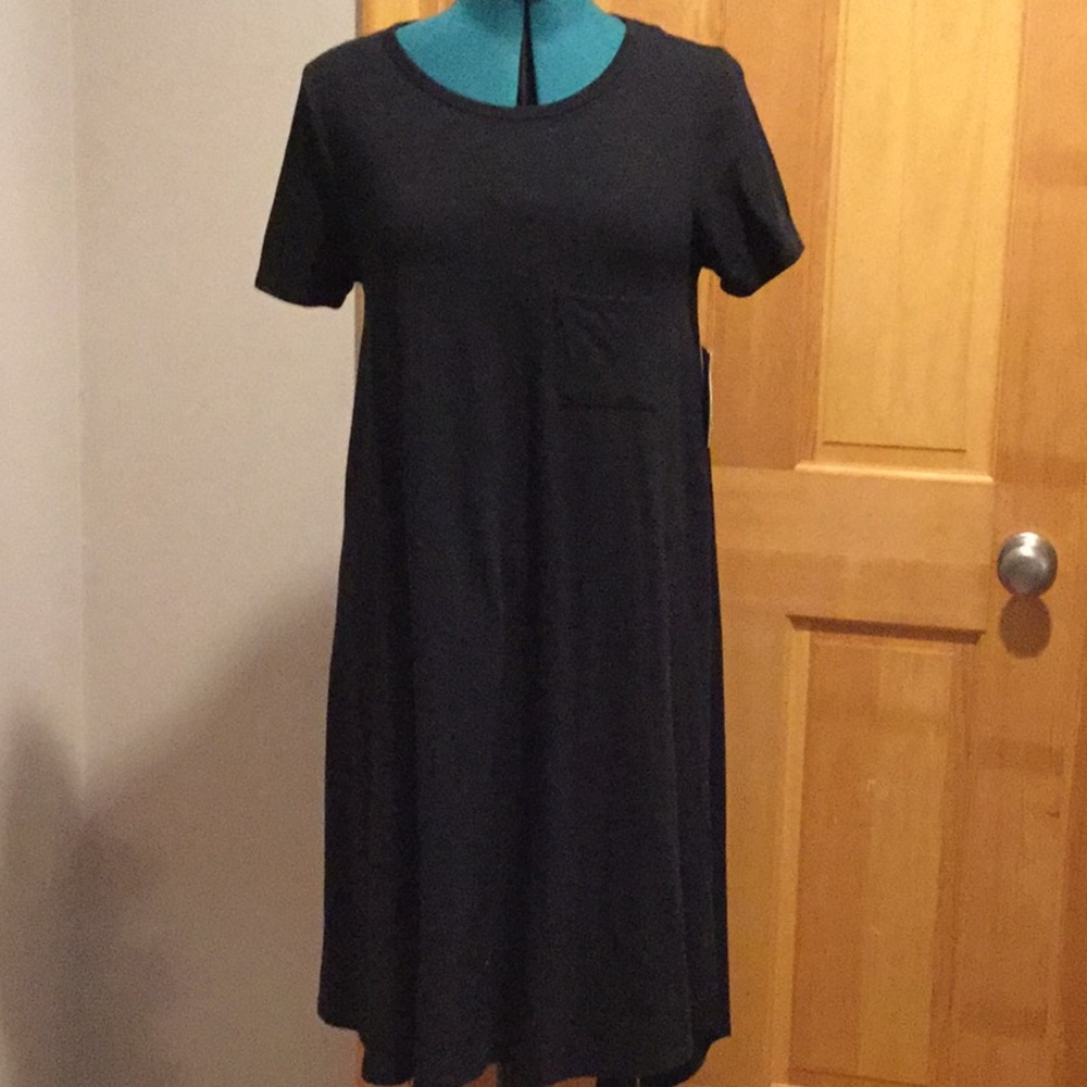 NWT Solid Black Lularoe Carly Size Medium 💕